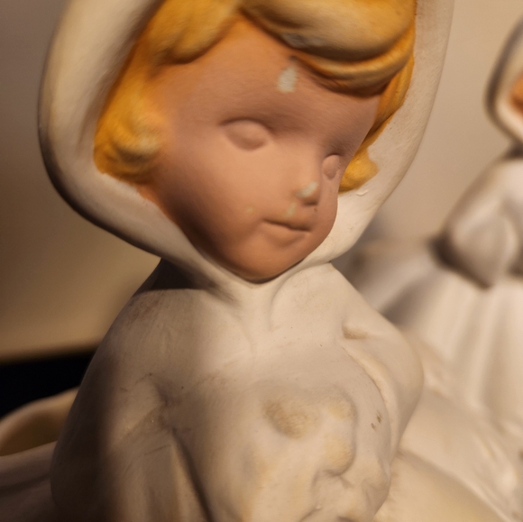 Vintage Diy Unpainted Ceramic Bisque Winter Christmas Caroler Lady Planter - Picture 10 of 16